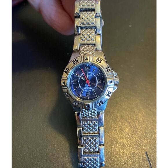 Women's Silver Tone Crystal Series Qmax Watch, Silver Tone with Dark Face,24mm - Picture 2 of 2